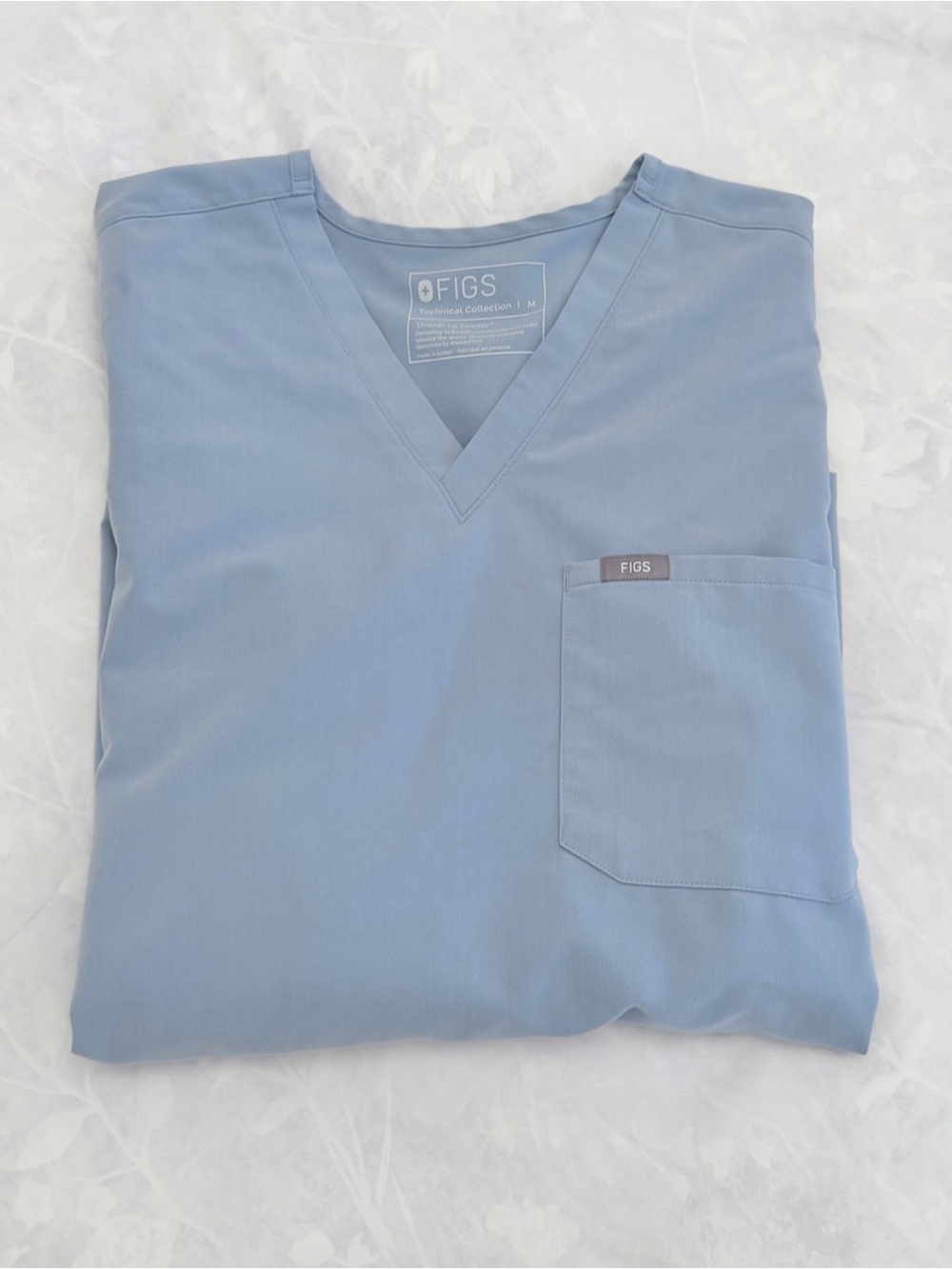 FIGS Scrub Top Catarina One Pocket in Light Blue